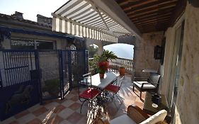 Studio Climatise Et Sa Terrasse Privee En Villa
