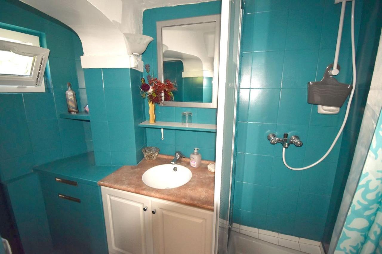 Studio Climatise Et Sa Terrasse Privee En Villa La Trinité Zewnętrze zdjęcie