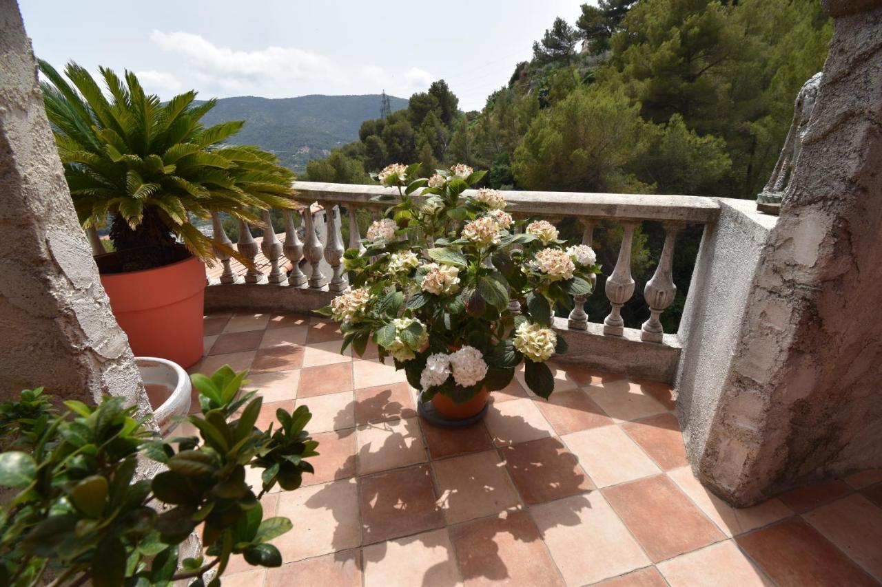 Studio Climatise Et Sa Terrasse Privee En Villa La Trinité Zewnętrze zdjęcie