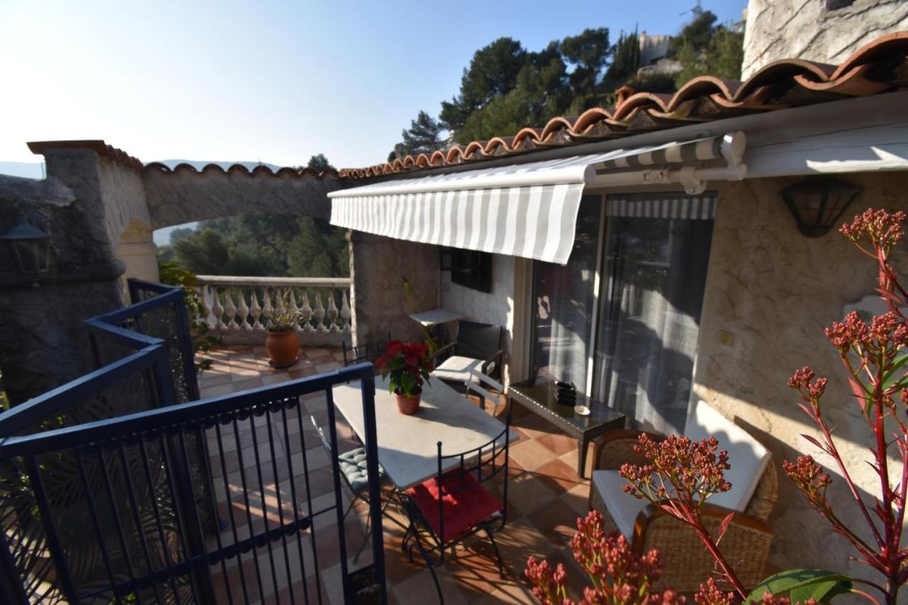 Studio Climatise Et Sa Terrasse Privee En Villa La Trinité Zewnętrze zdjęcie